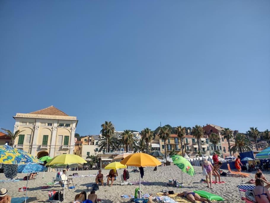 Silver Sands Finale Ligure - Traditional Apartment - 4 Beds & Terrace By The Beach מראה חיצוני תמונה