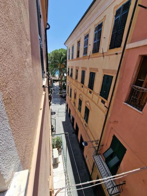 Silver Sands Finale Ligure - Traditional Apartment - 4 Beds & Terrace By The Beach מראה חיצוני תמונה
