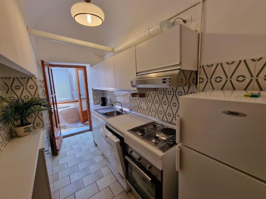 Silver Sands Finale Ligure - Traditional Apartment - 4 Beds & Terrace By The Beach מראה חיצוני תמונה